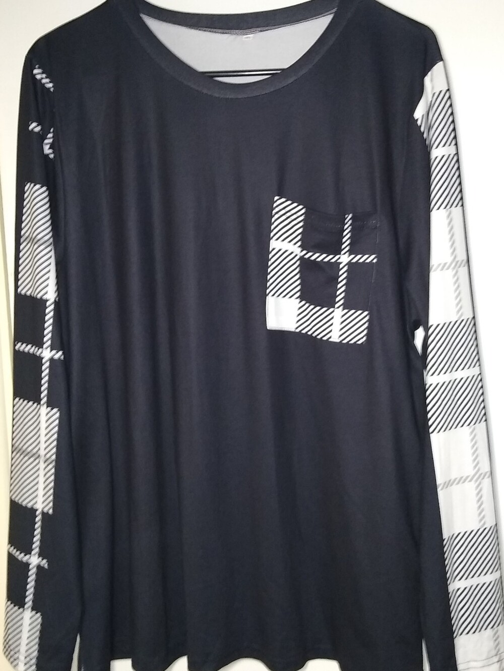FRONT POCKET BLACK/PLAID STRETCH TOP SIZE 1XL *NEW